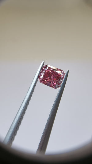 0.43ct Radiant shape 3P Fancy Vivid Pink Certified Australian Pink Diamond, ARG12