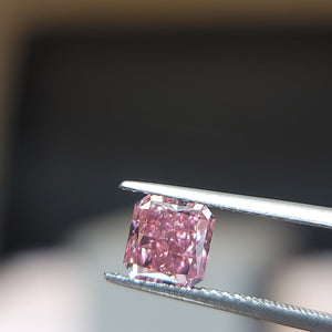 1.32ct Radiant shape 3P Fancy Vivid Pink Certified Australian Pink Diamond, ARG15