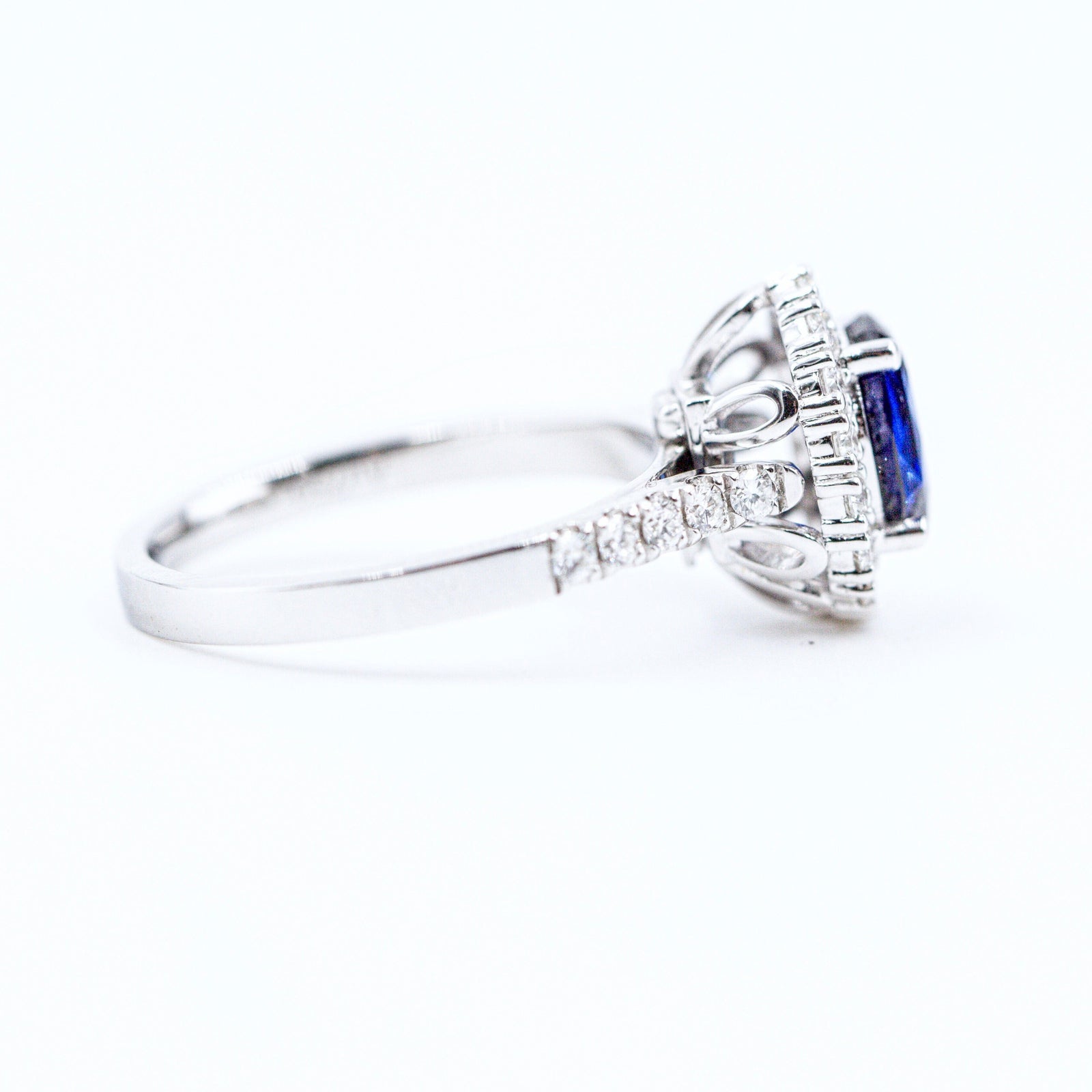 oval cut Sapphire engagement rings sydney best price