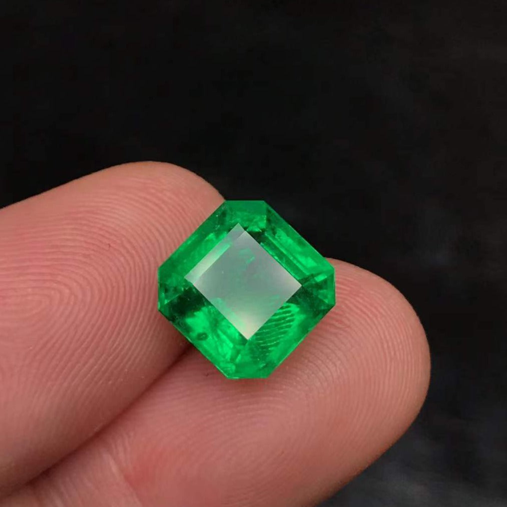 4.44ct Vivid Green Zambian Emerald - EMVG03
