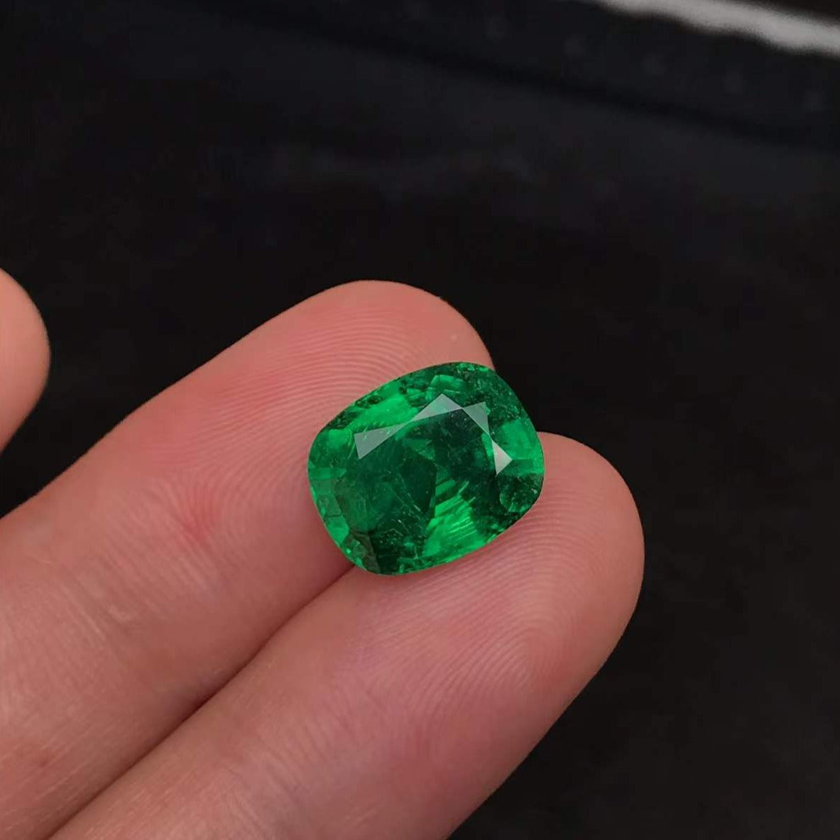 5.6ct Verdant Green Zambia Emerald - EMVG05