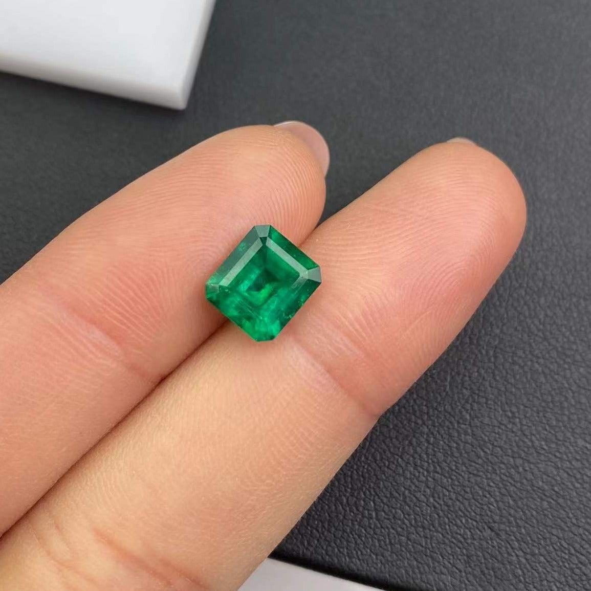 1.52ct Muzo Green Colombian Emerald - EMVG08