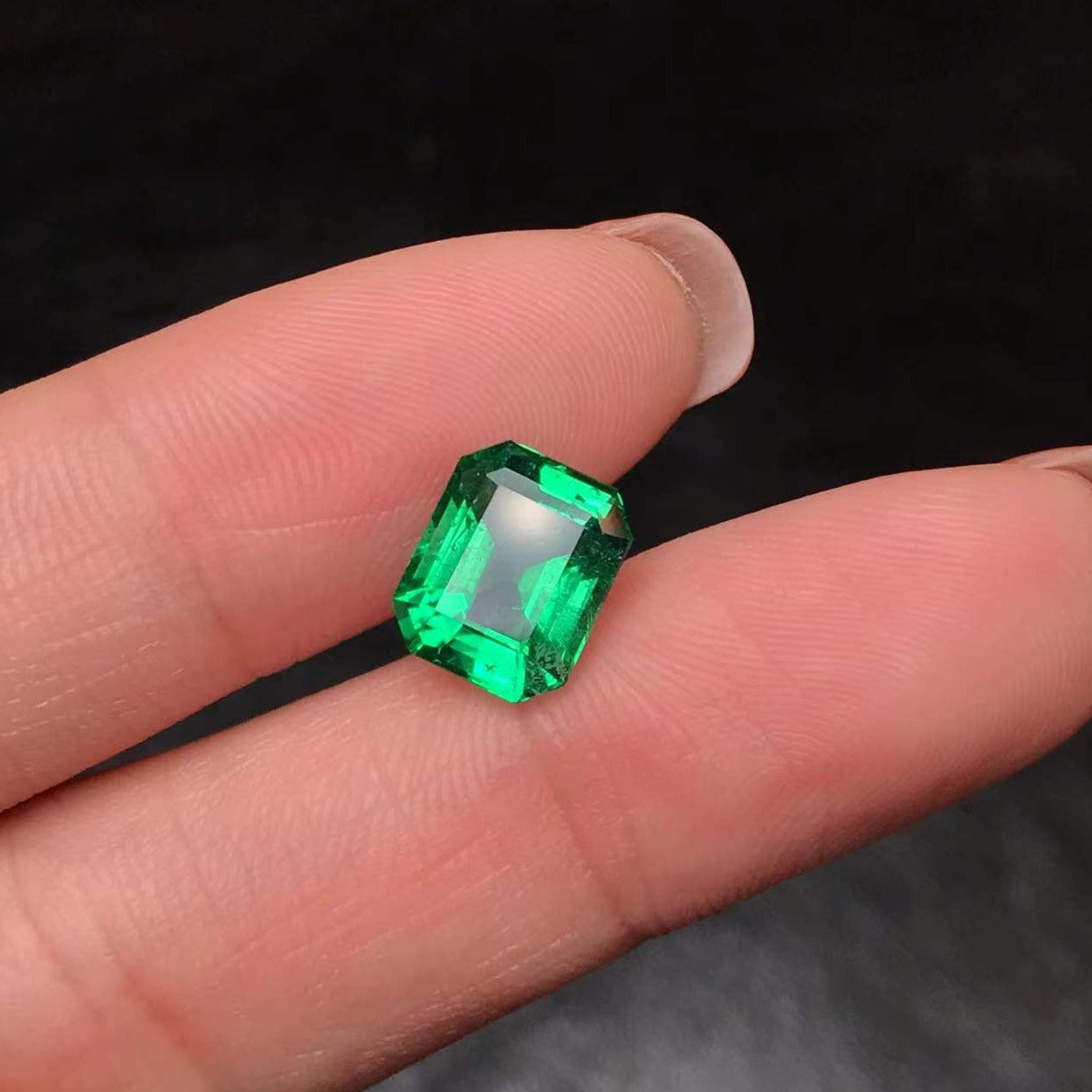 2.04ct Vivid Green Zambia Emerald - EMVG07