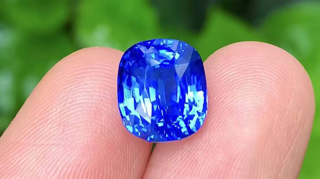 7.02ct Royal Blue Madagascar Sapphire - SPVB03