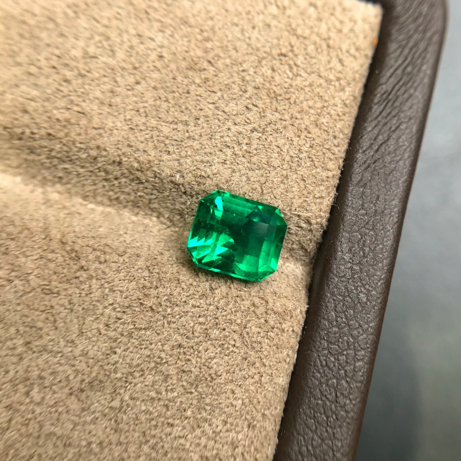 1.23ct Vivid Green Colombian Emerald - EMVG10
