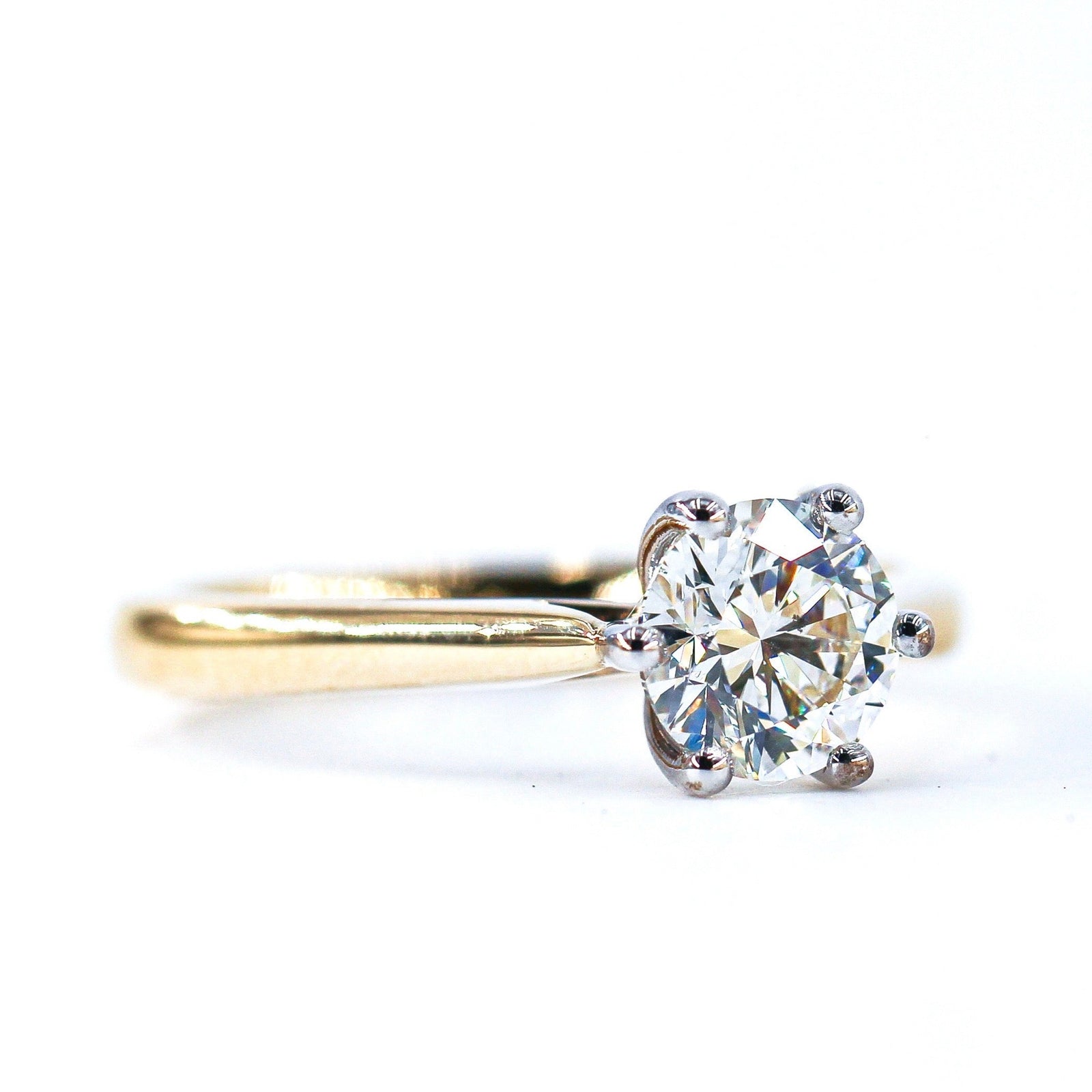 Round brilliant cut diamond solitaire engagement rings sydney australia best price